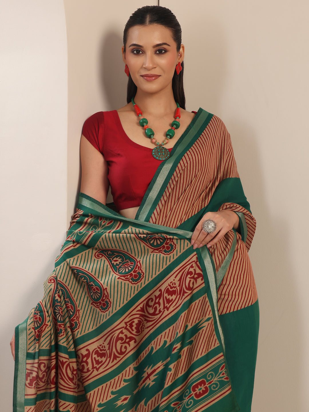 Green Solid Cotton Blend Saree With Unstitched Blouse Piece