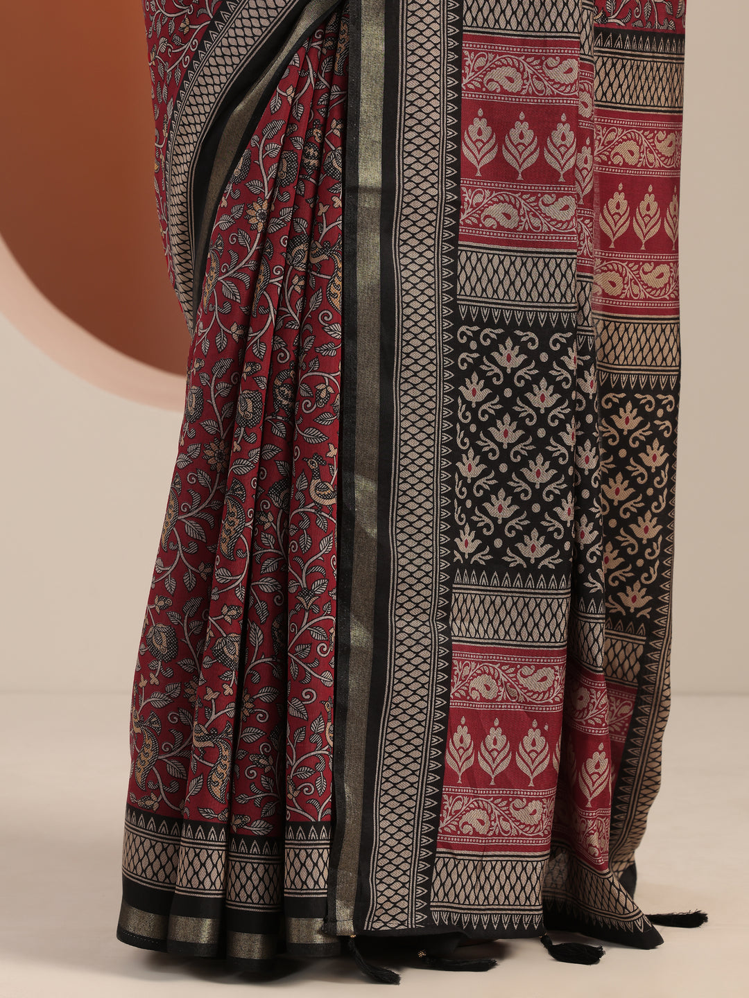 Red Printed Cotton Blend Saree With Unstitched Blouse Piece