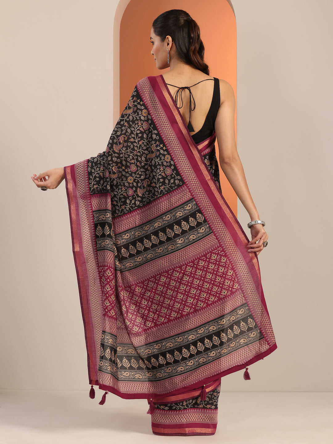 Black Printed Cotton Blend Saree With Unstitched Blouse Piece