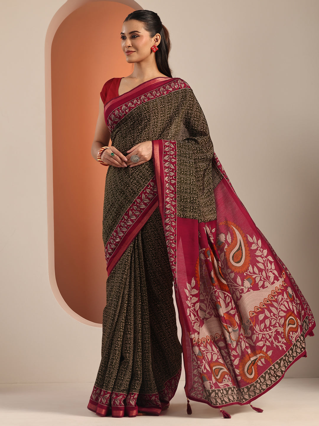 Green Printed Cotton Blend Saree With Unstitched Blouse Piece