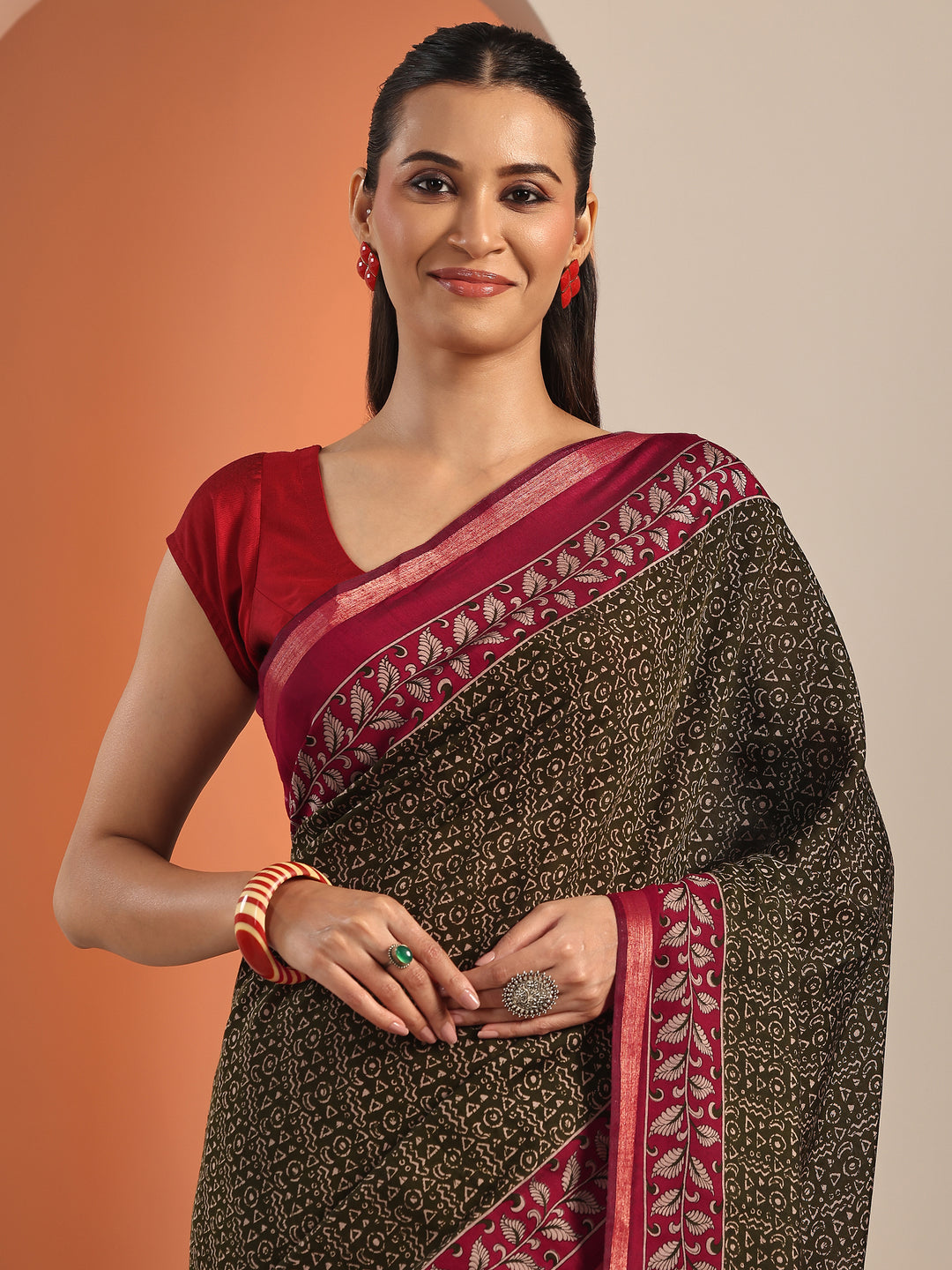 Green Printed Cotton Blend Saree With Unstitched Blouse Piece