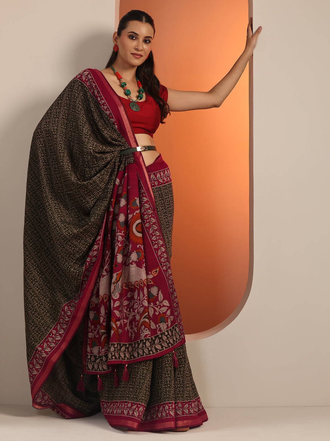 Green Printed Cotton Blend Saree With Unstitched Blouse Piece