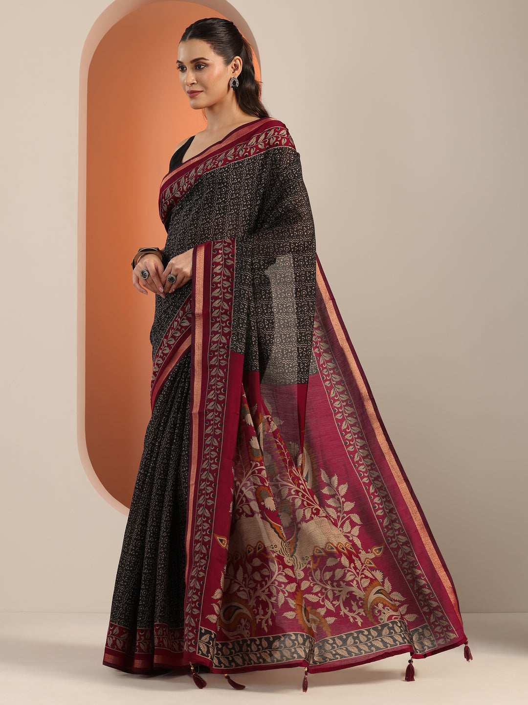 Black Printed Cotton Blend Saree With Unstitched Blouse Piece