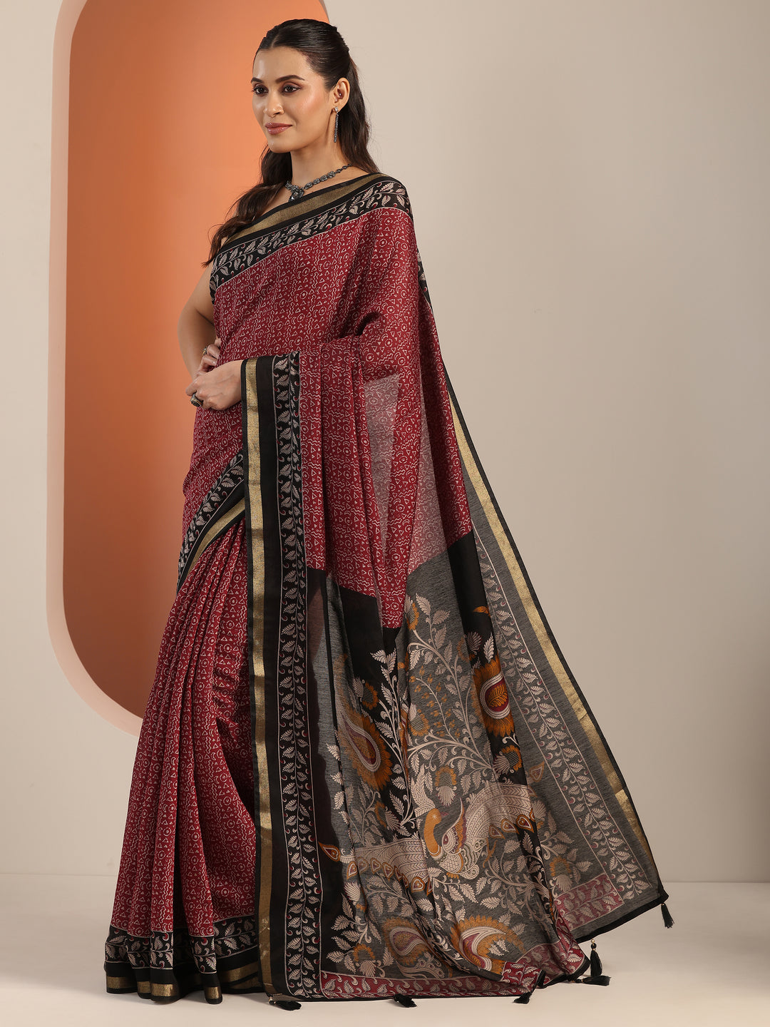 Red Printed Cotton Blend Saree With Unstitched Blouse Piece