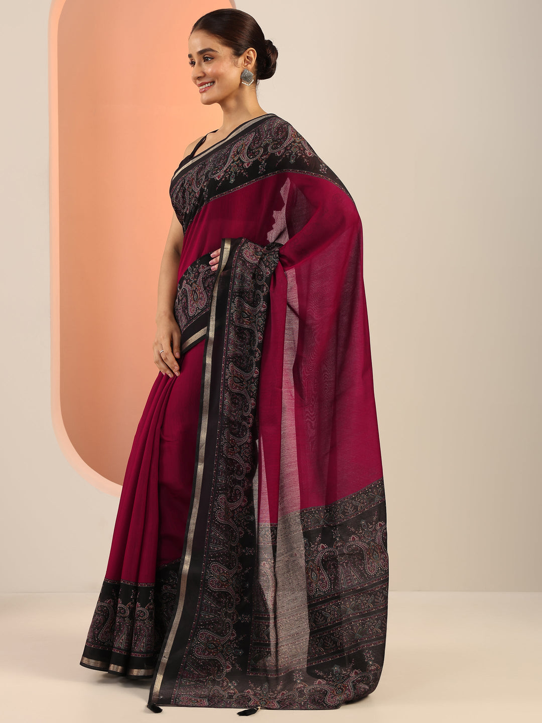 Red Printed Cotton Saree With Unstitched Blouse Piece