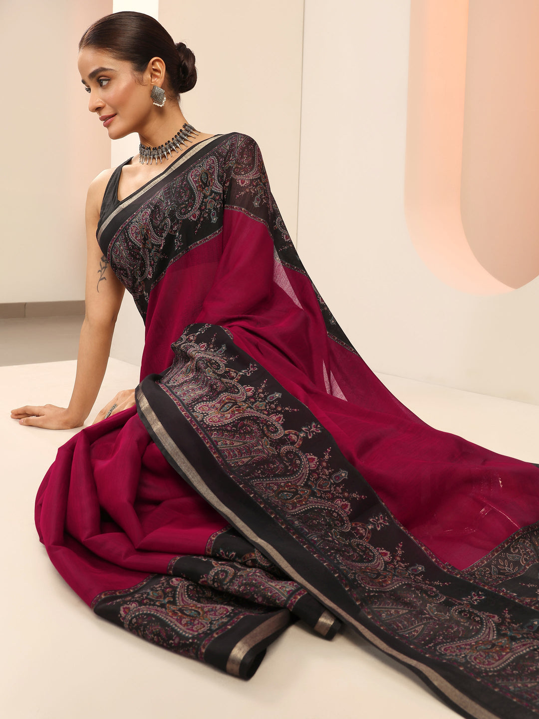 Red Printed Cotton Saree With Unstitched Blouse Piece