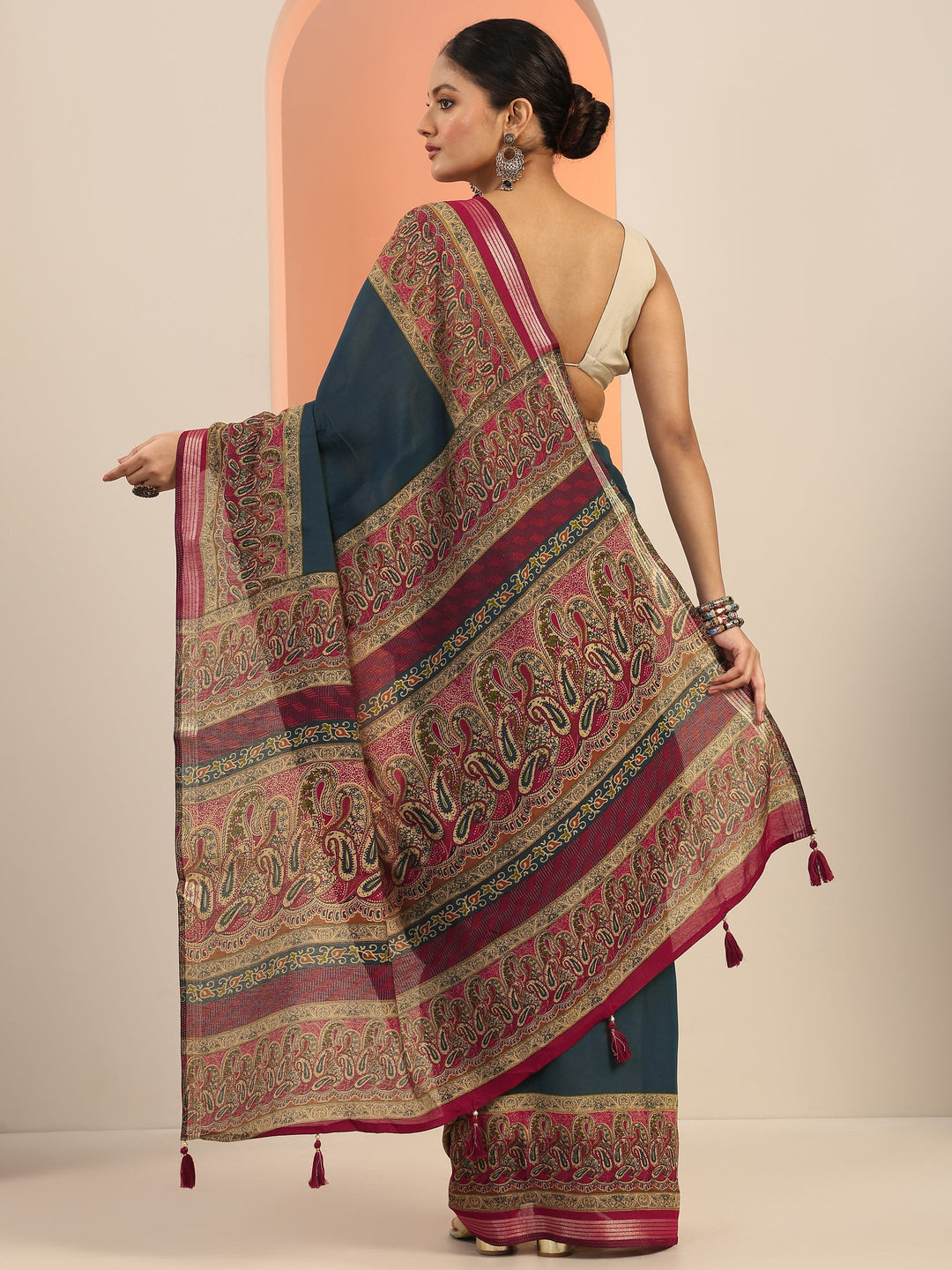 Teal Printed Cotton Blend Saree With Unstitched Blouse Piece