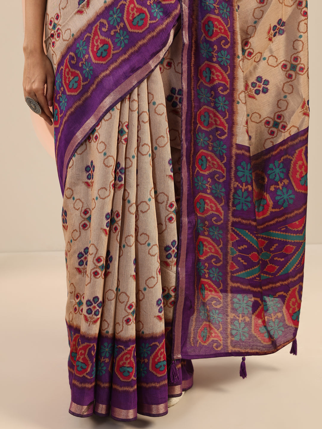 Beige Printed Cotton Saree With Unstitched Blouse Piece