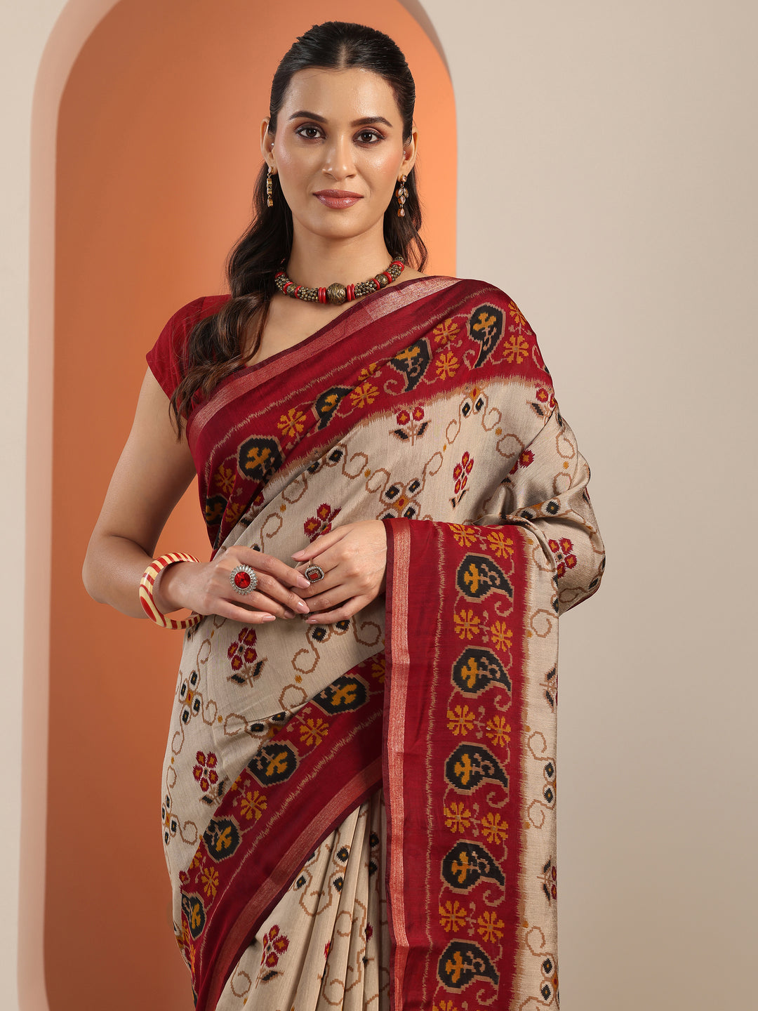 Beige Printed Cotton Blend Saree With Unstitched Blouse Piece