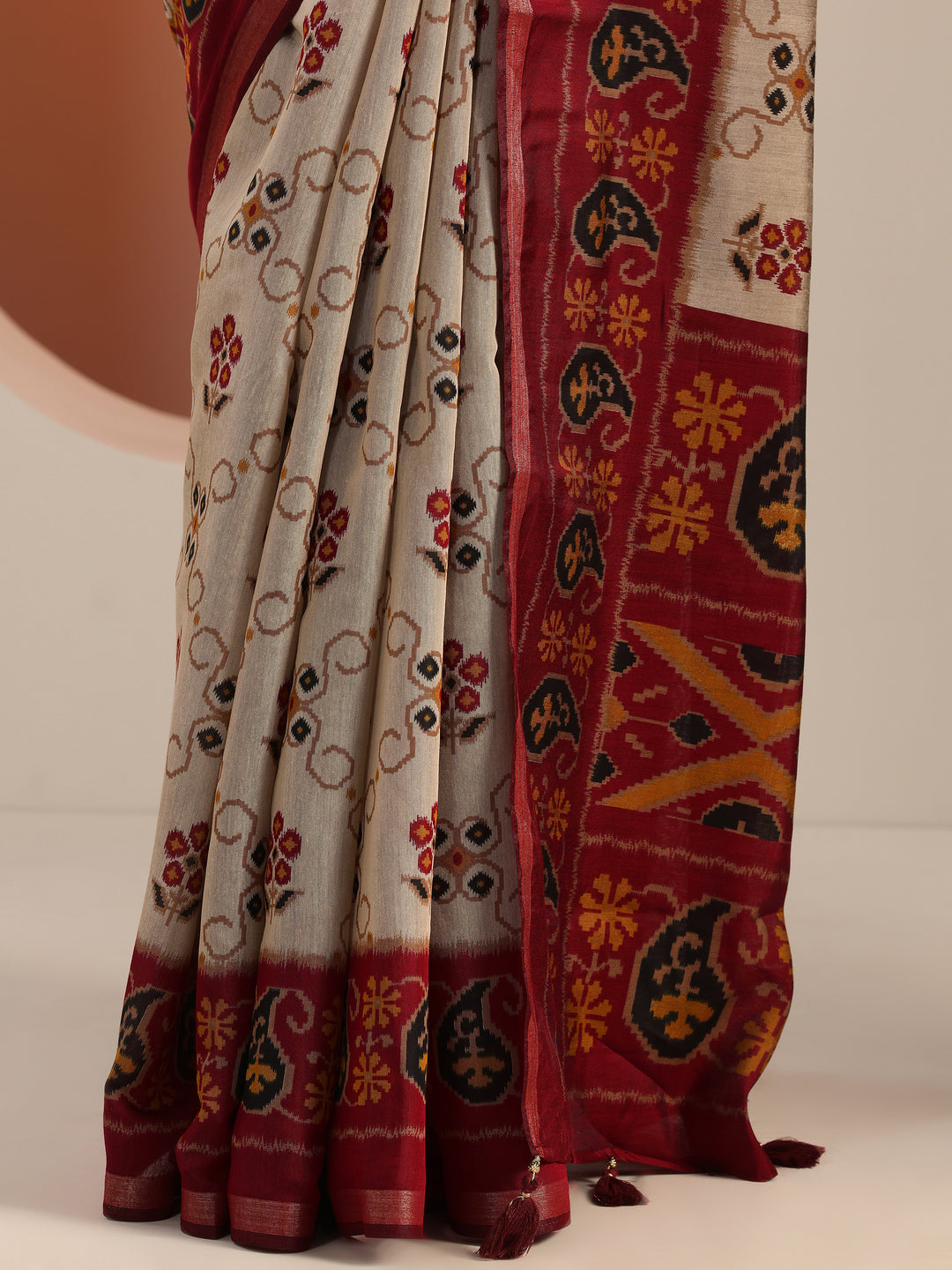 Beige Printed Cotton Blend Saree With Unstitched Blouse Piece