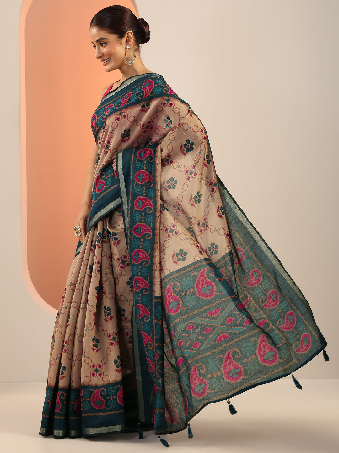 Beige Printed Cotton Saree With Unstitched Blouse Piece