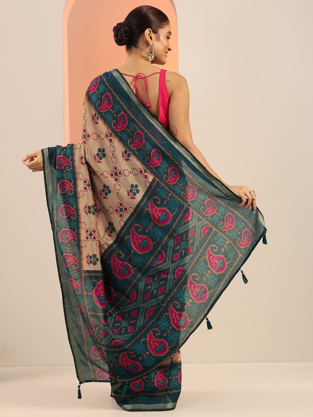 Beige Printed Cotton Saree With Unstitched Blouse Piece