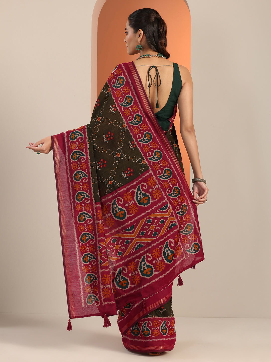 Olive Printed Cotton Blend Saree With Unstitched Blouse Piece