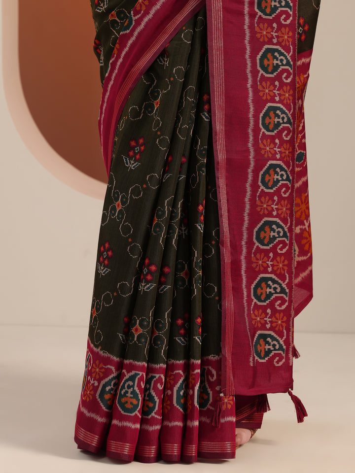 Olive Printed Cotton Blend Saree With Unstitched Blouse Piece