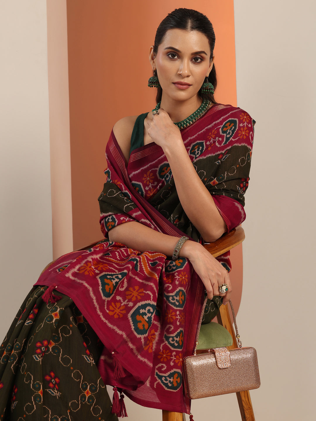 Olive Printed Cotton Blend Saree With Unstitched Blouse Piece