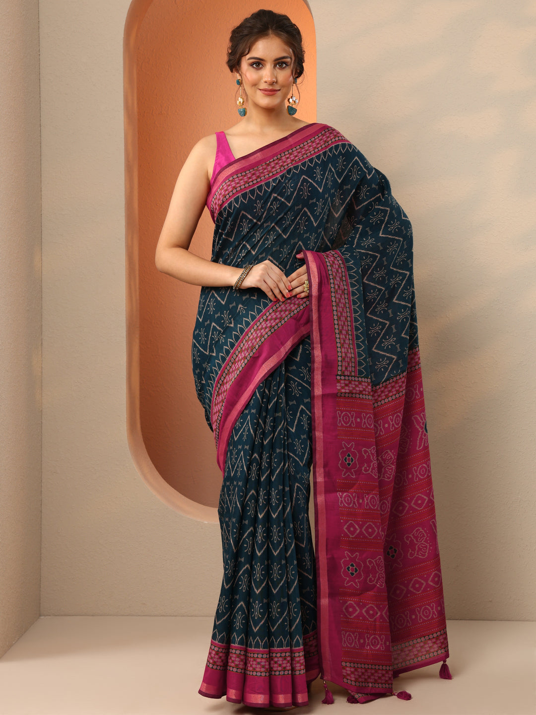 Teal Printed Cotton Blend Saree With Unstitched Blouse Piece