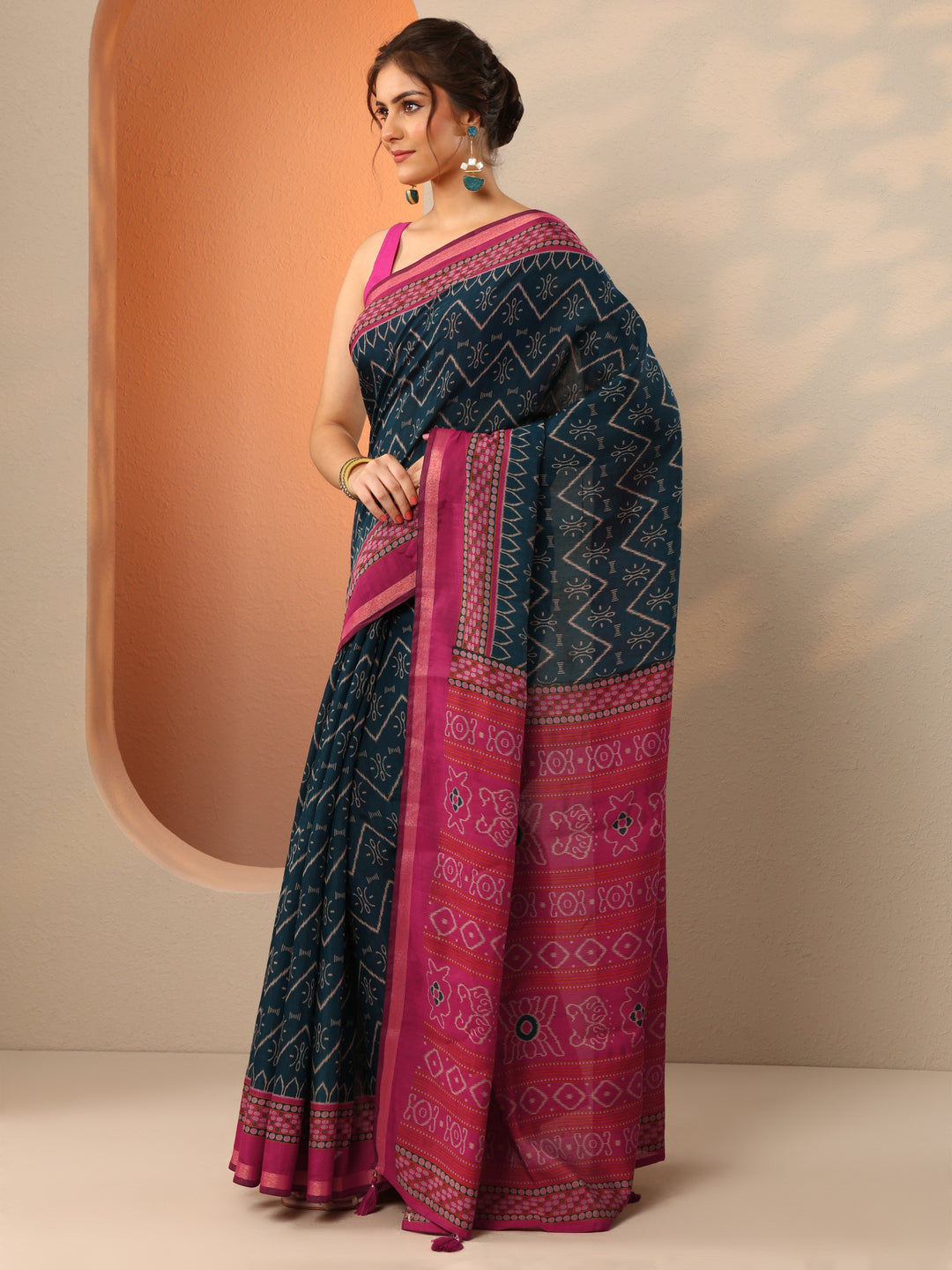 Teal Printed Cotton Blend Saree With Unstitched Blouse Piece