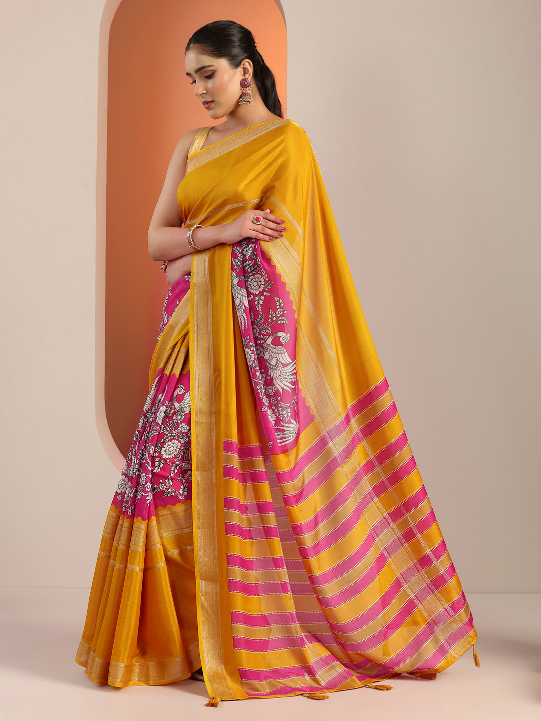 Pink Printed Crepe Saree With Unstitched Blouse Piece