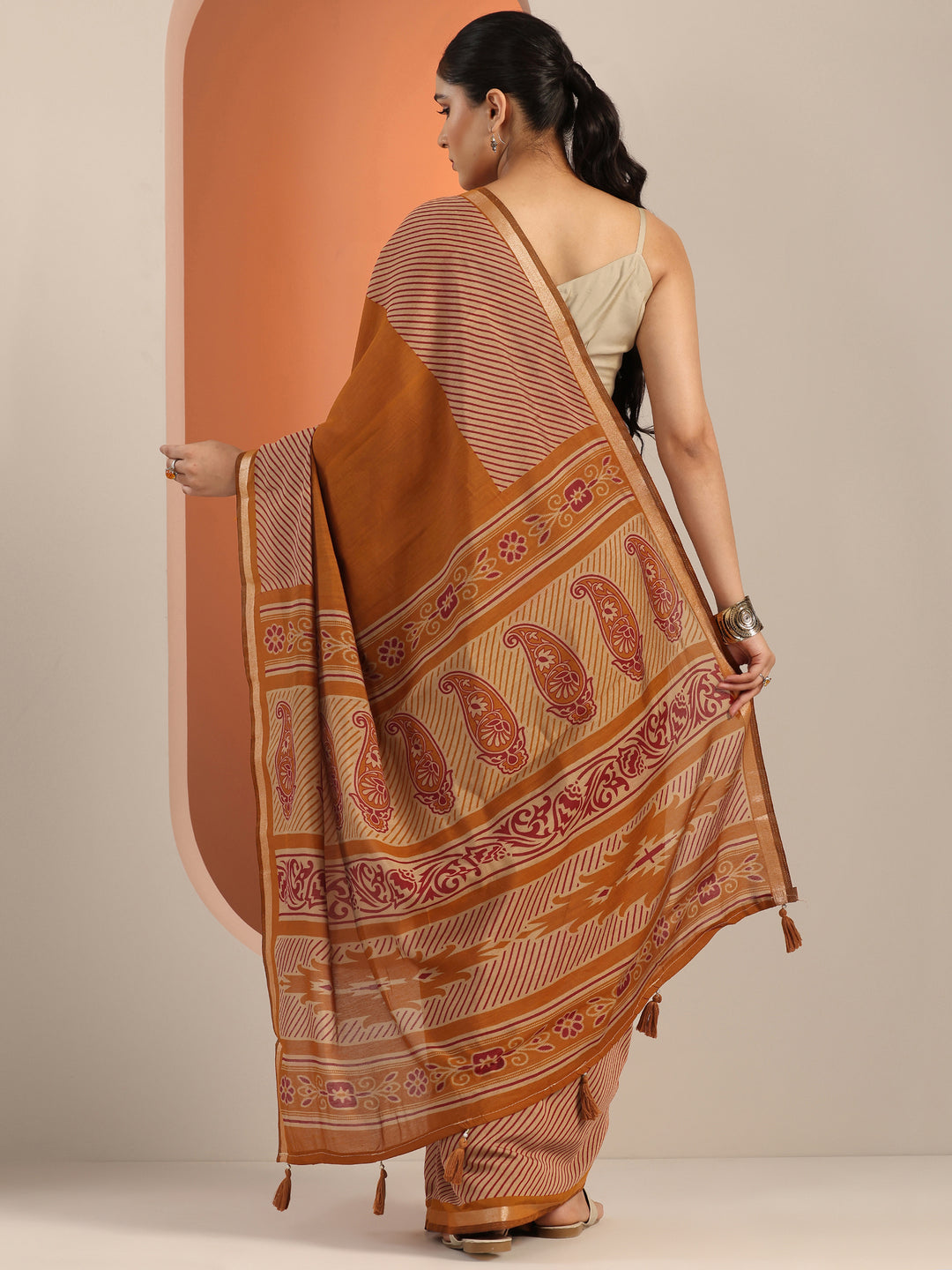 Mustard Solid Cotton Blend Saree With Unstitched Blouse Piece