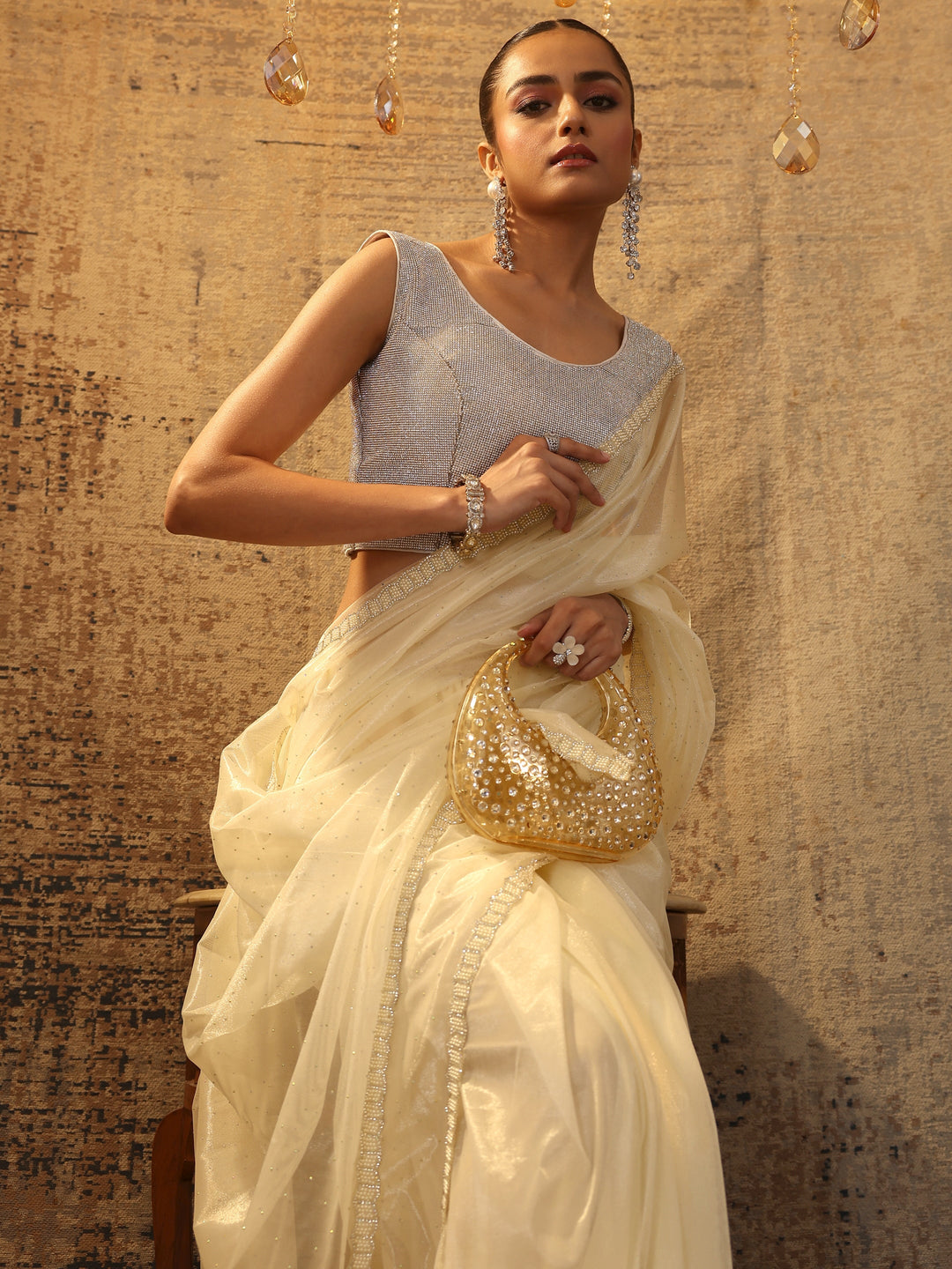 Off White Embellished Organza Saree With Unstitched Blouse Piece