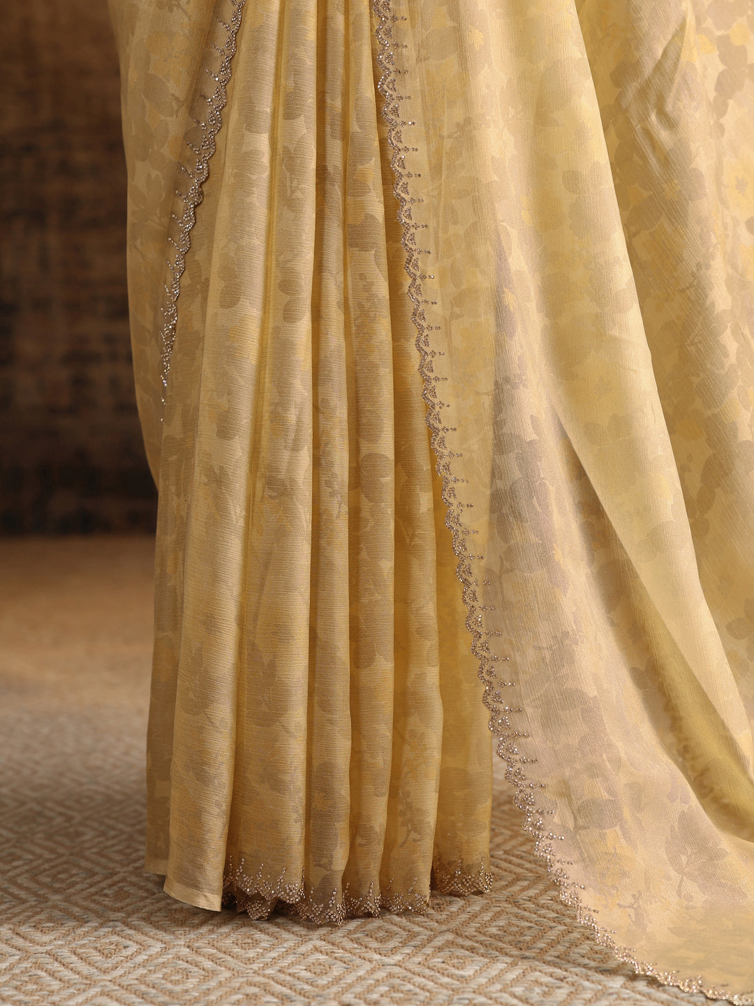 Gold Printed Organza Saree With Unstitched Blouse Piece