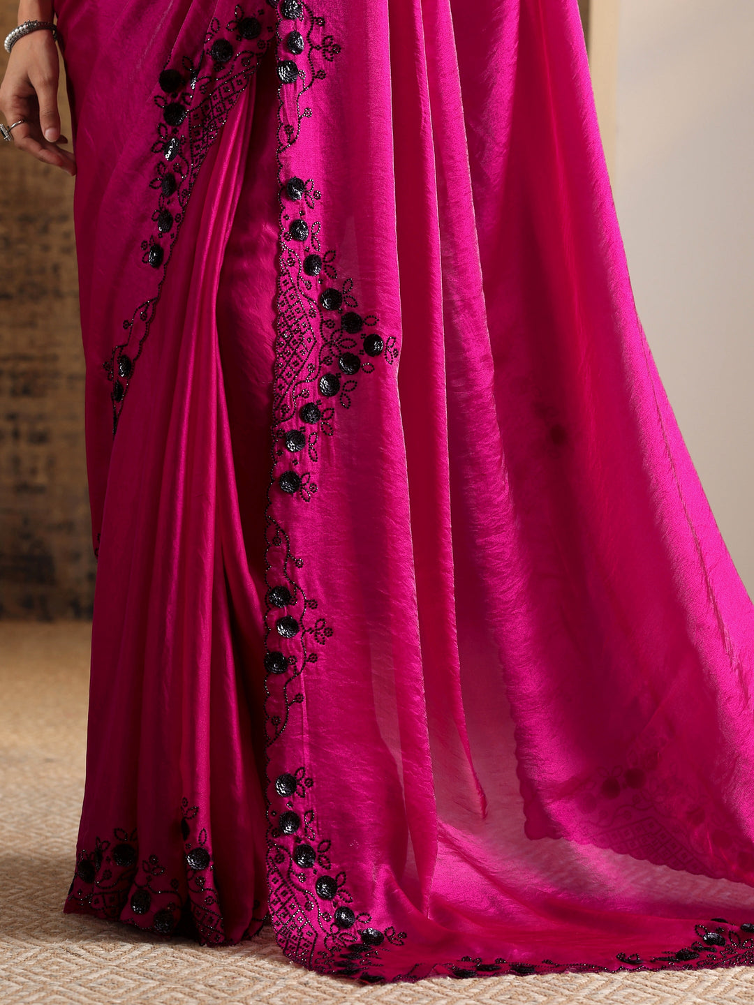 Magenta Solid Satin Saree With Unstitched Blouse Piece