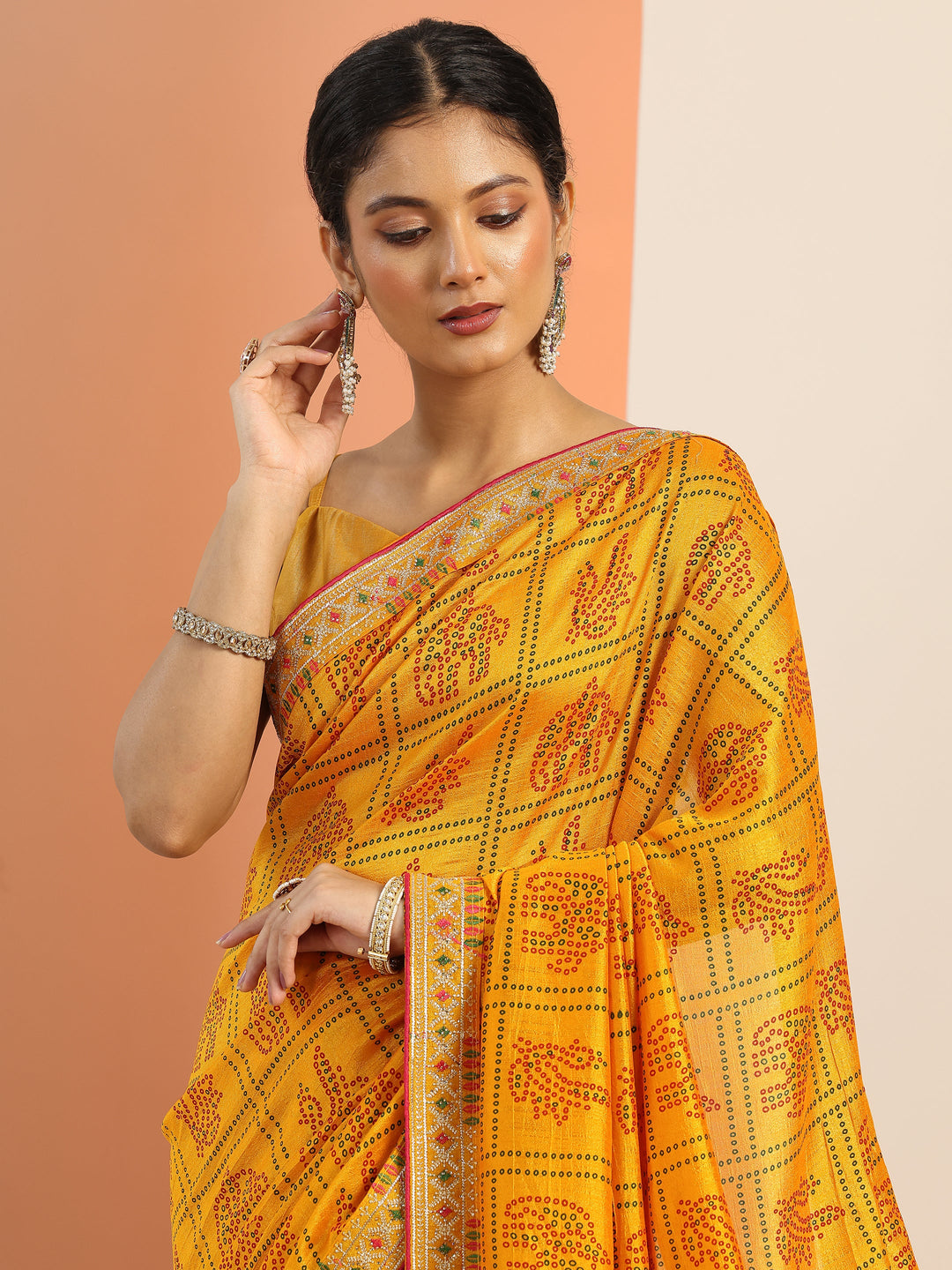 Mustard Printed Silk blend Saree With Unstitched Blouse Piece