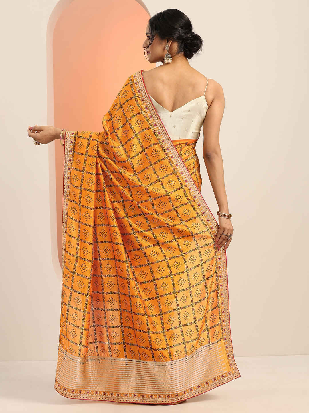 Mustard Printed Silk blend Saree With Unstitched Blouse Piece