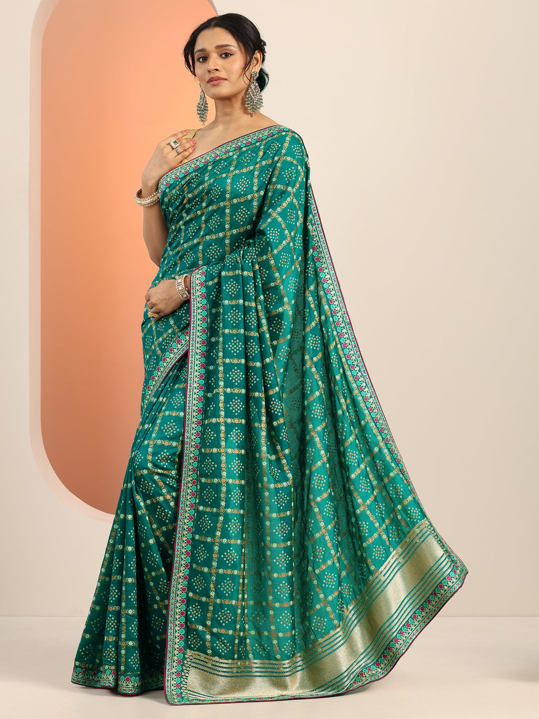 Green Printed Silk blend Saree With Unstitched Blouse Piece