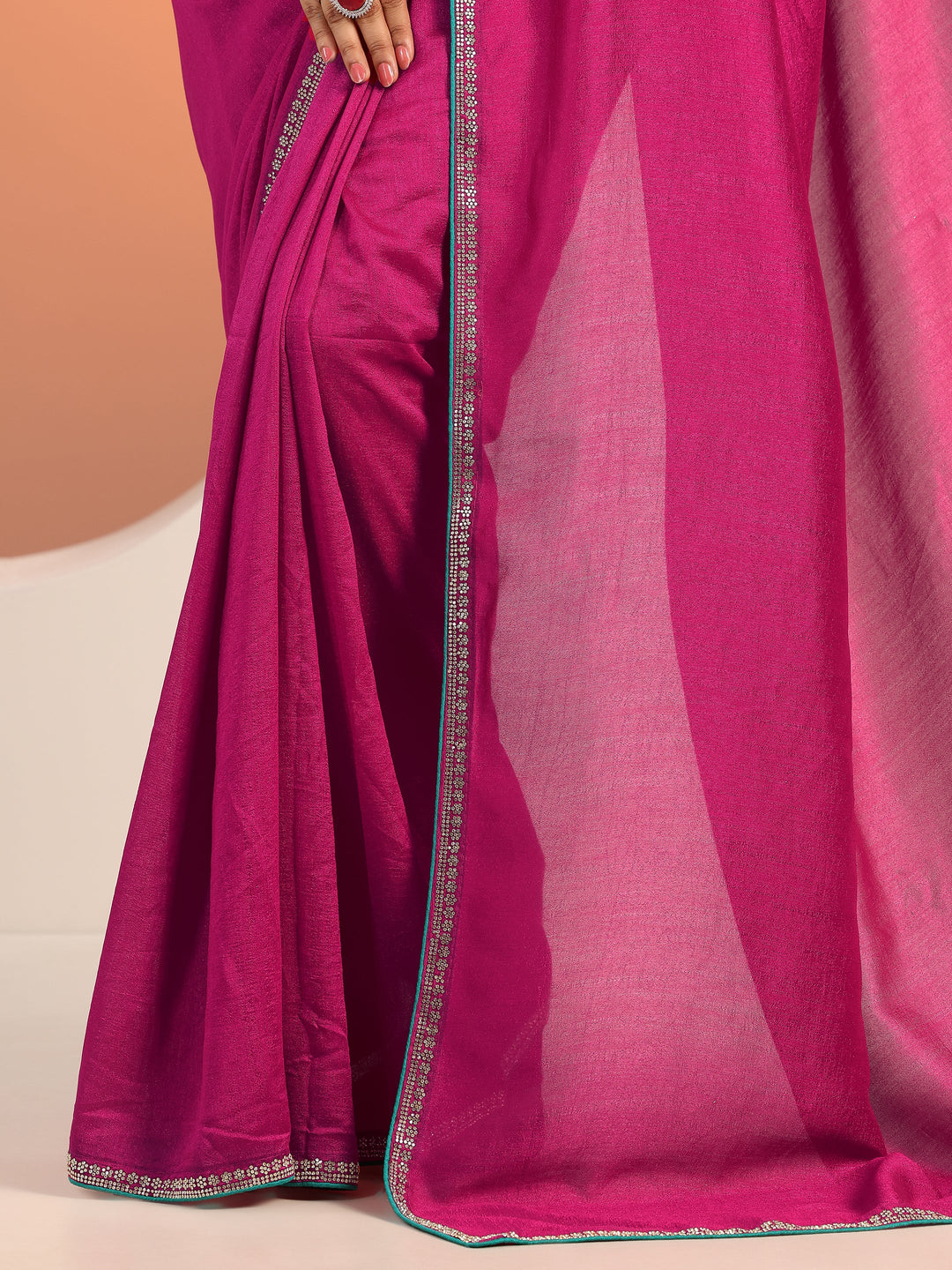 Magenta Solid Silk blend Saree With Unstitched Blouse Piece