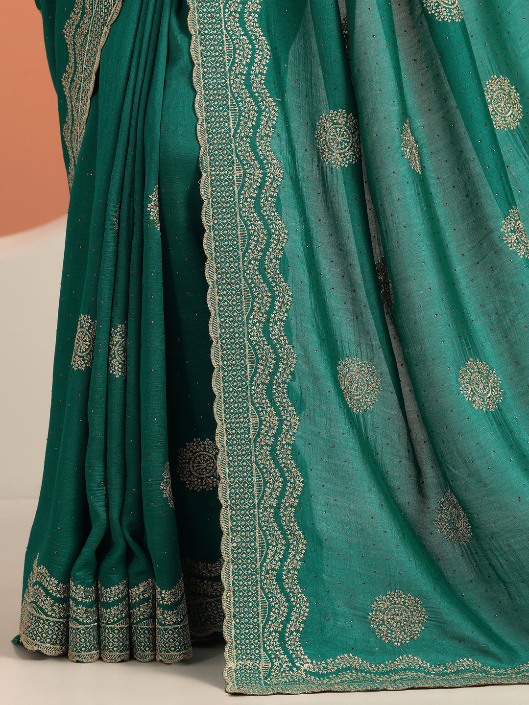 Green Embellished Silk blend Saree With Unstitched Blouse Piece