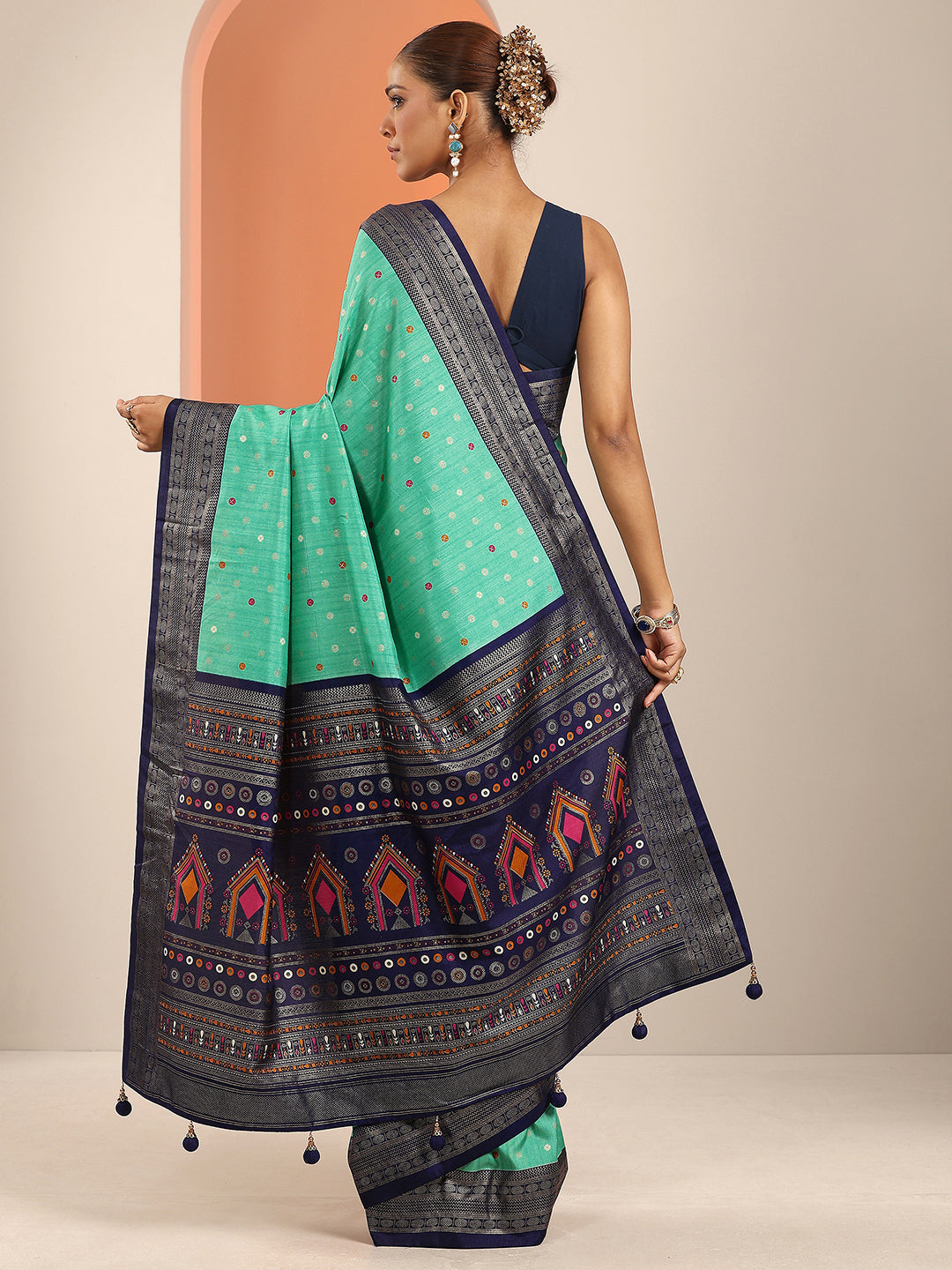 Sea Green Embellished Silk Blend Saree With Unstitched Blouse Piece