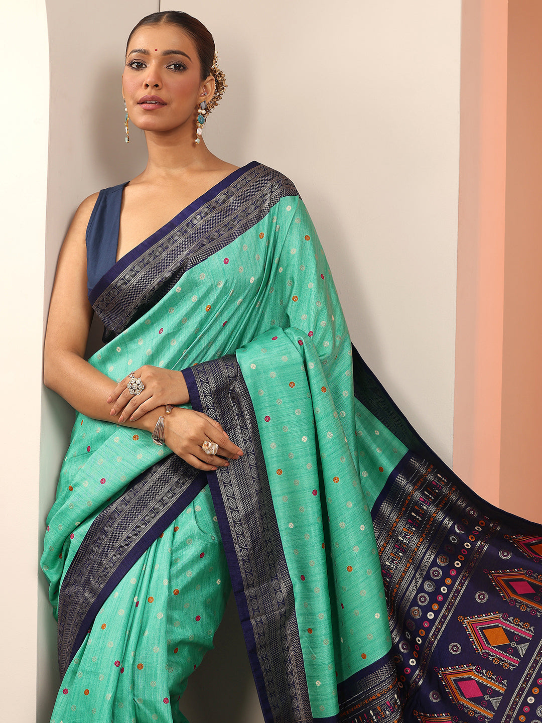 Sea Green Embellished Silk Blend Saree With Unstitched Blouse Piece