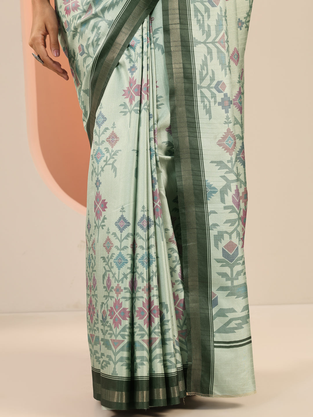 Green Embellished Silk Blend Saree With Unstitched Blouse Piece