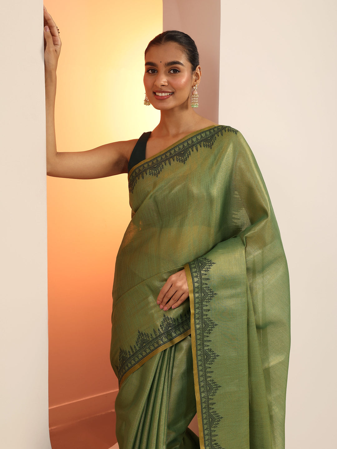 Green Solid Silk Saree With Unstitched Blouse Piece