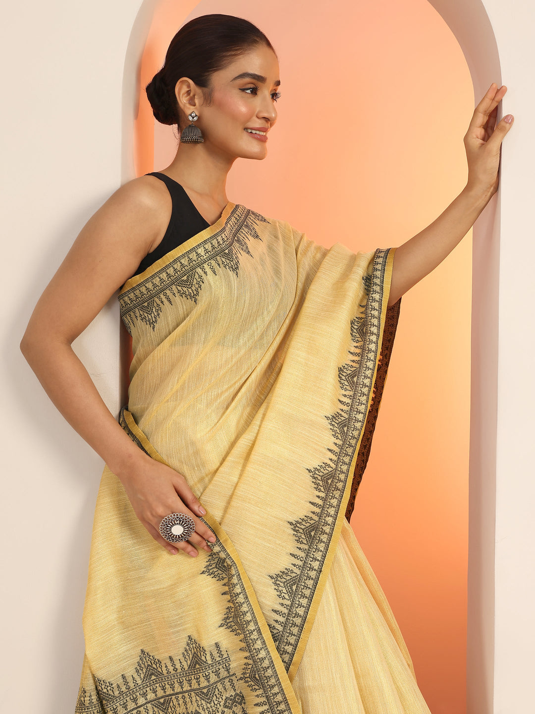 Beige Solid Silk Saree With Unstitched Blouse Piece