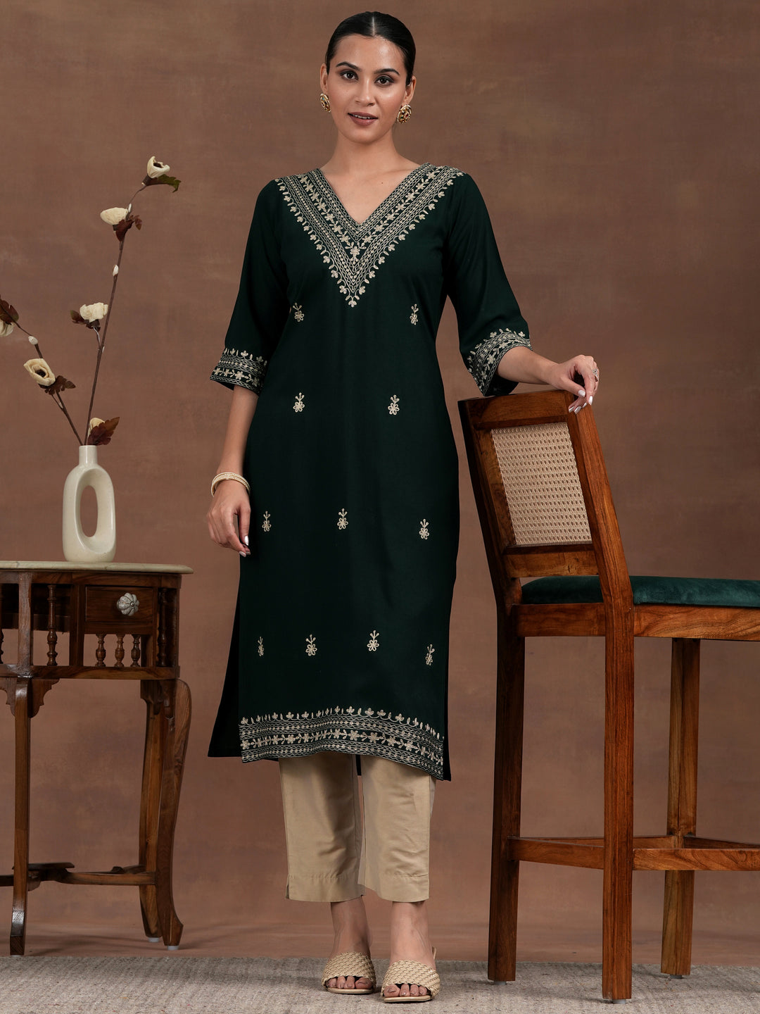 Green Embroidered Rayon Straight Kurta