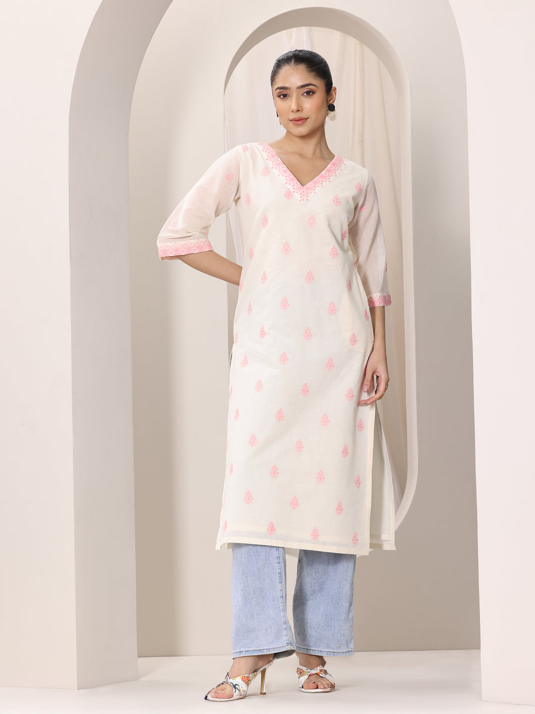 Off white Embroidered Cotton Straight Kurta