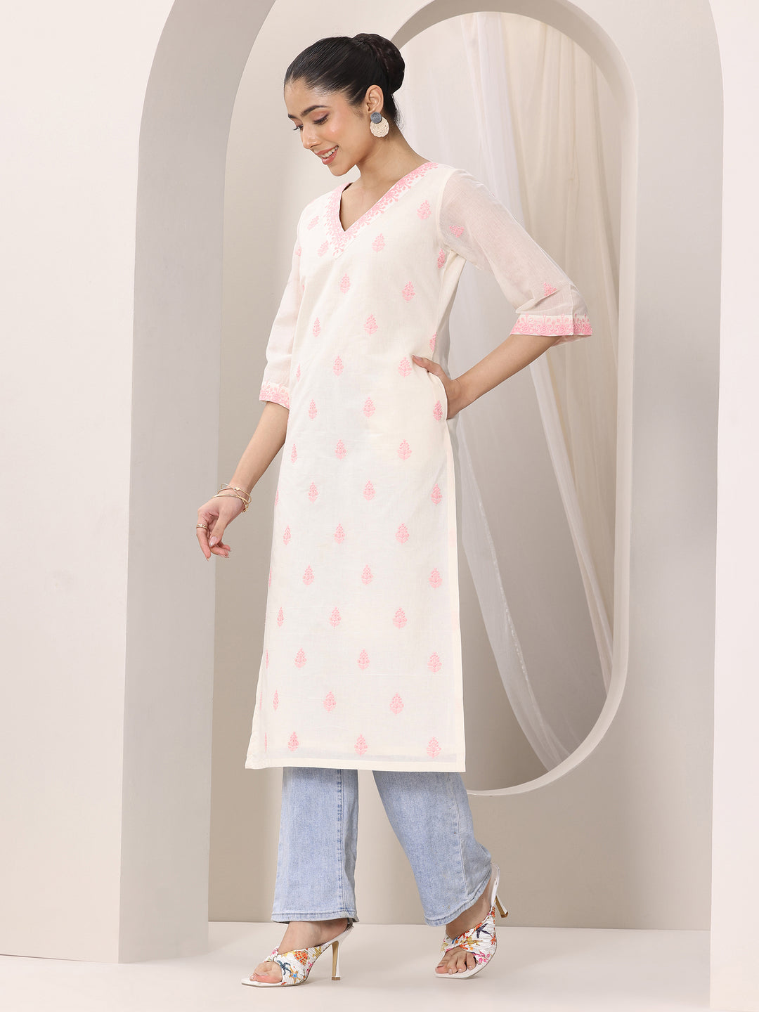 Off white Embroidered Cotton Straight Kurta