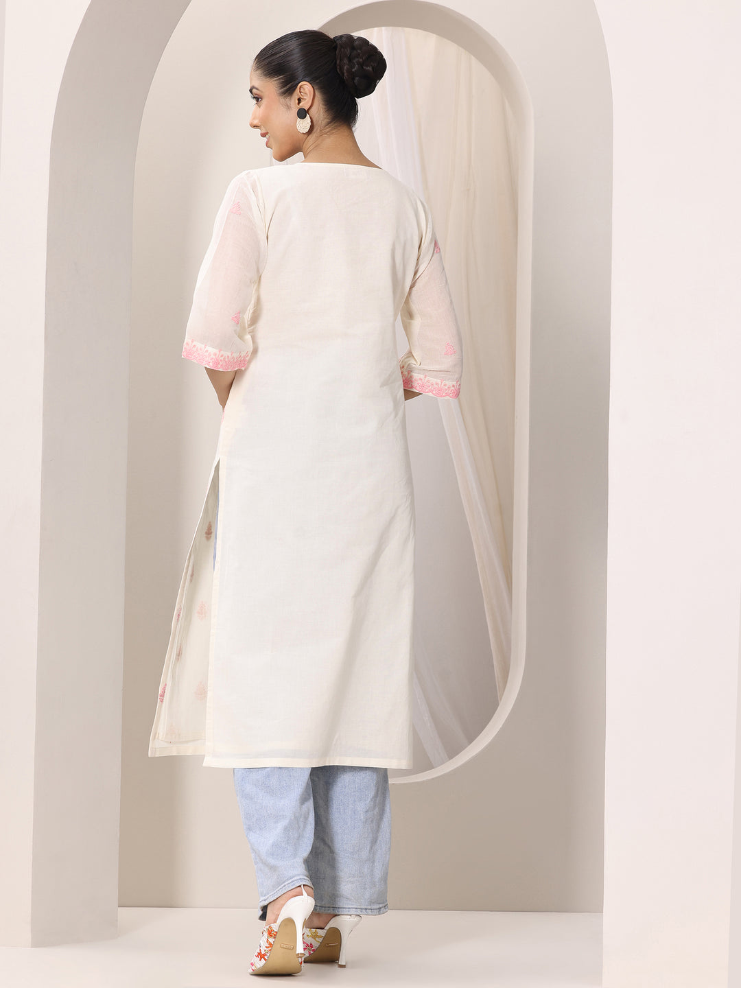 Off white Embroidered Cotton Straight Kurta