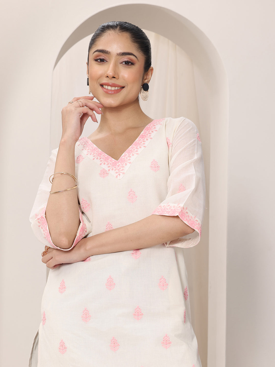 Off white Embroidered Cotton Straight Kurta
