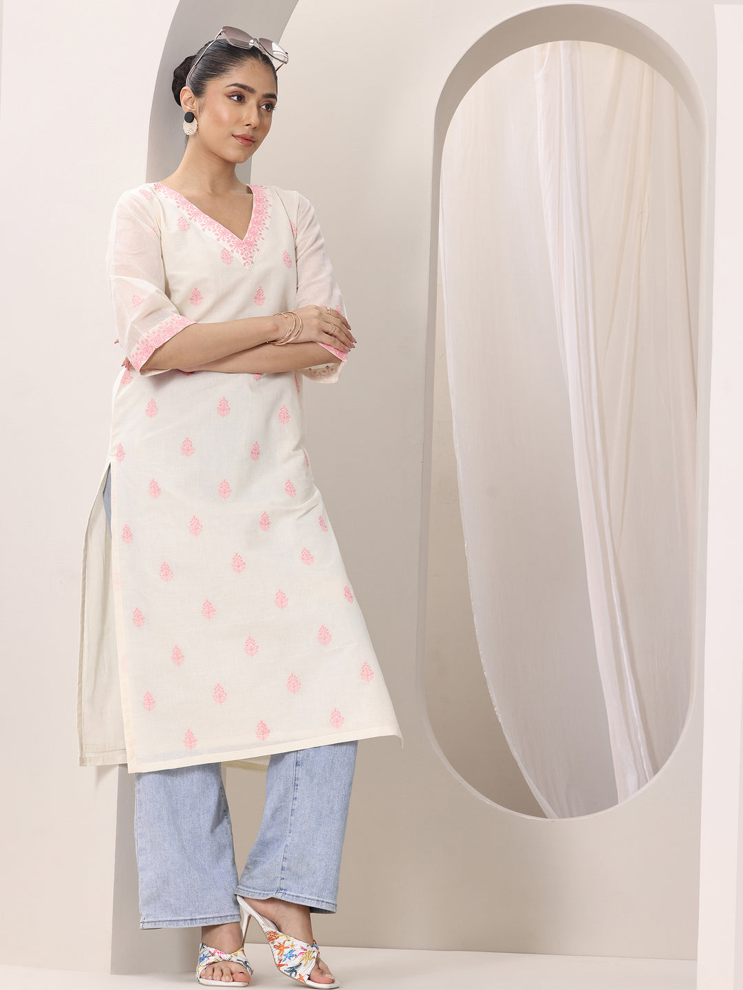 Off white Embroidered Cotton Straight Kurta