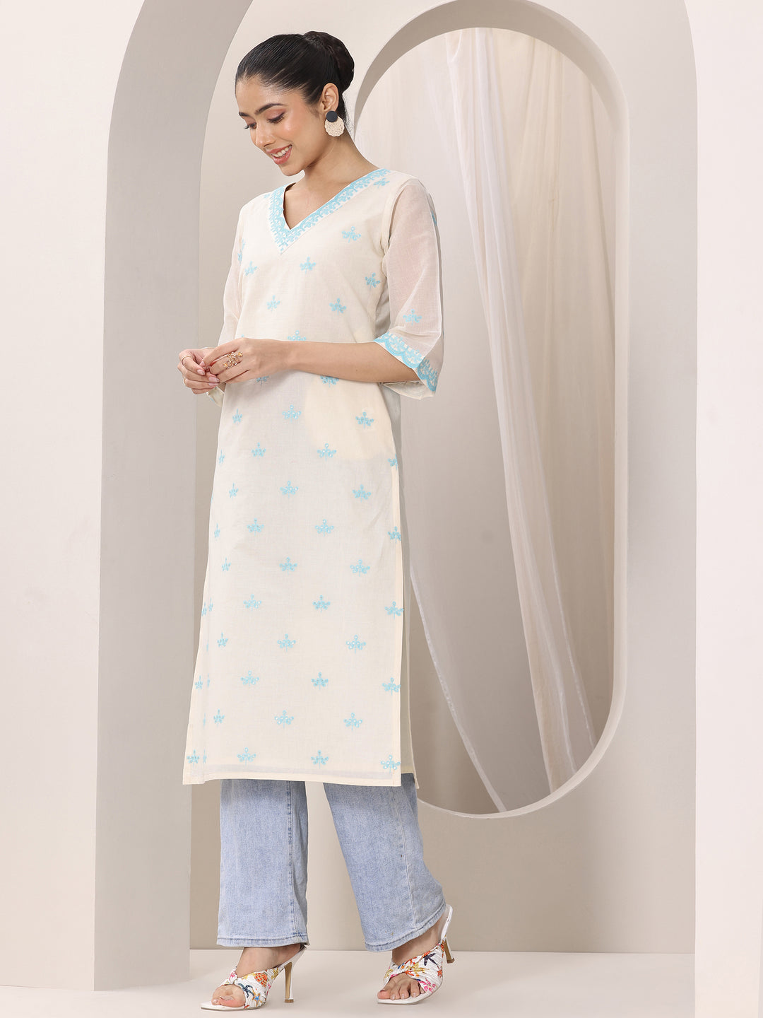 Off white Embroidered Cotton Straight Kurta