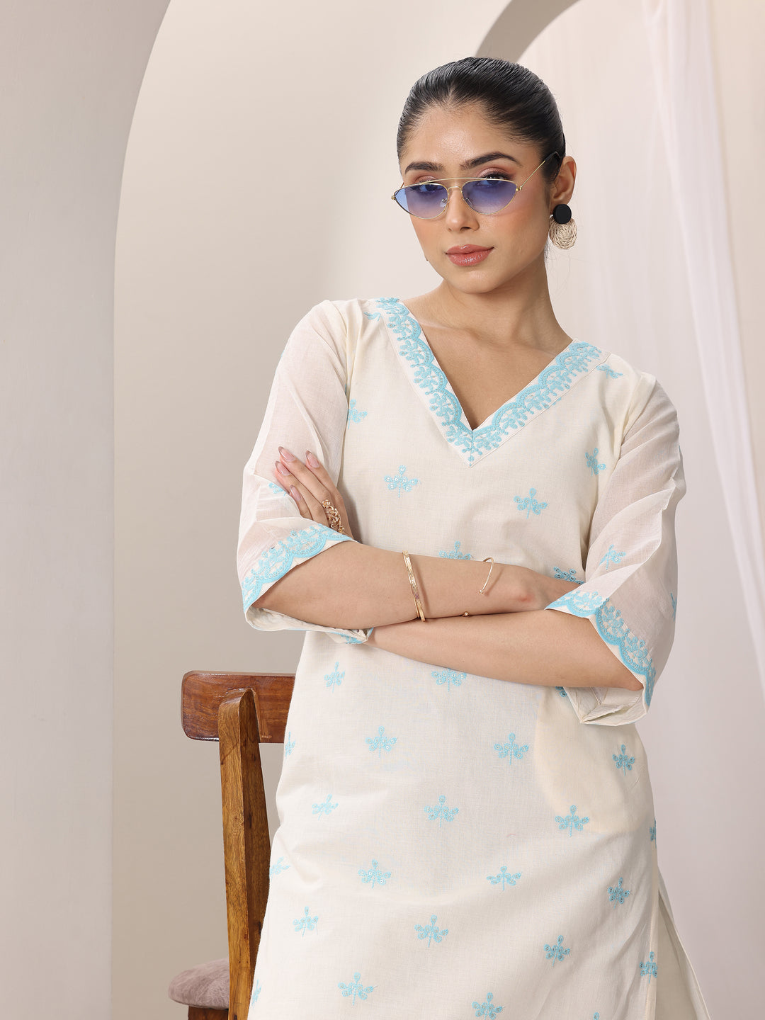 Off white Embroidered Cotton Straight Kurta