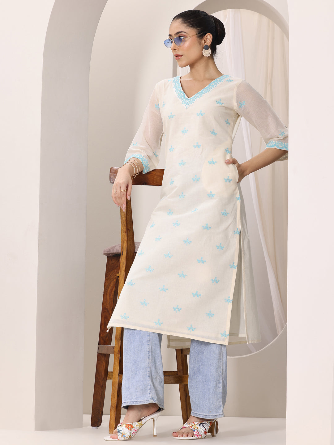 Off white Embroidered Cotton Straight Kurta