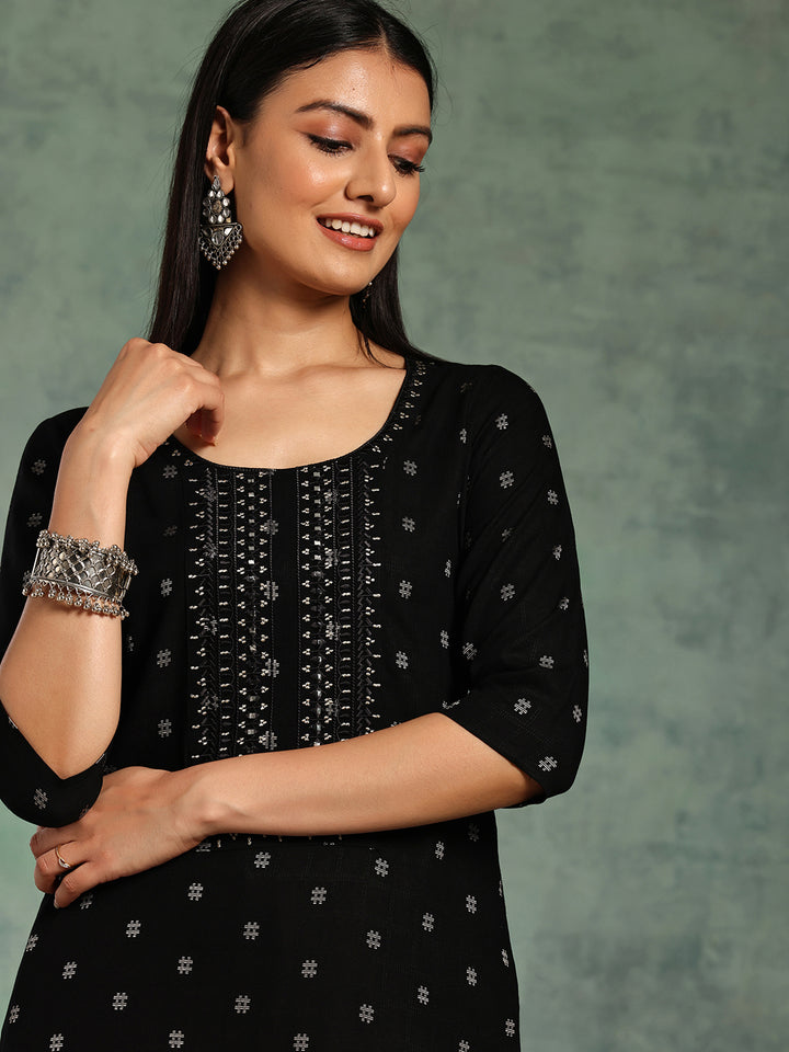 Black Embroidered Cotton Straight Kurta