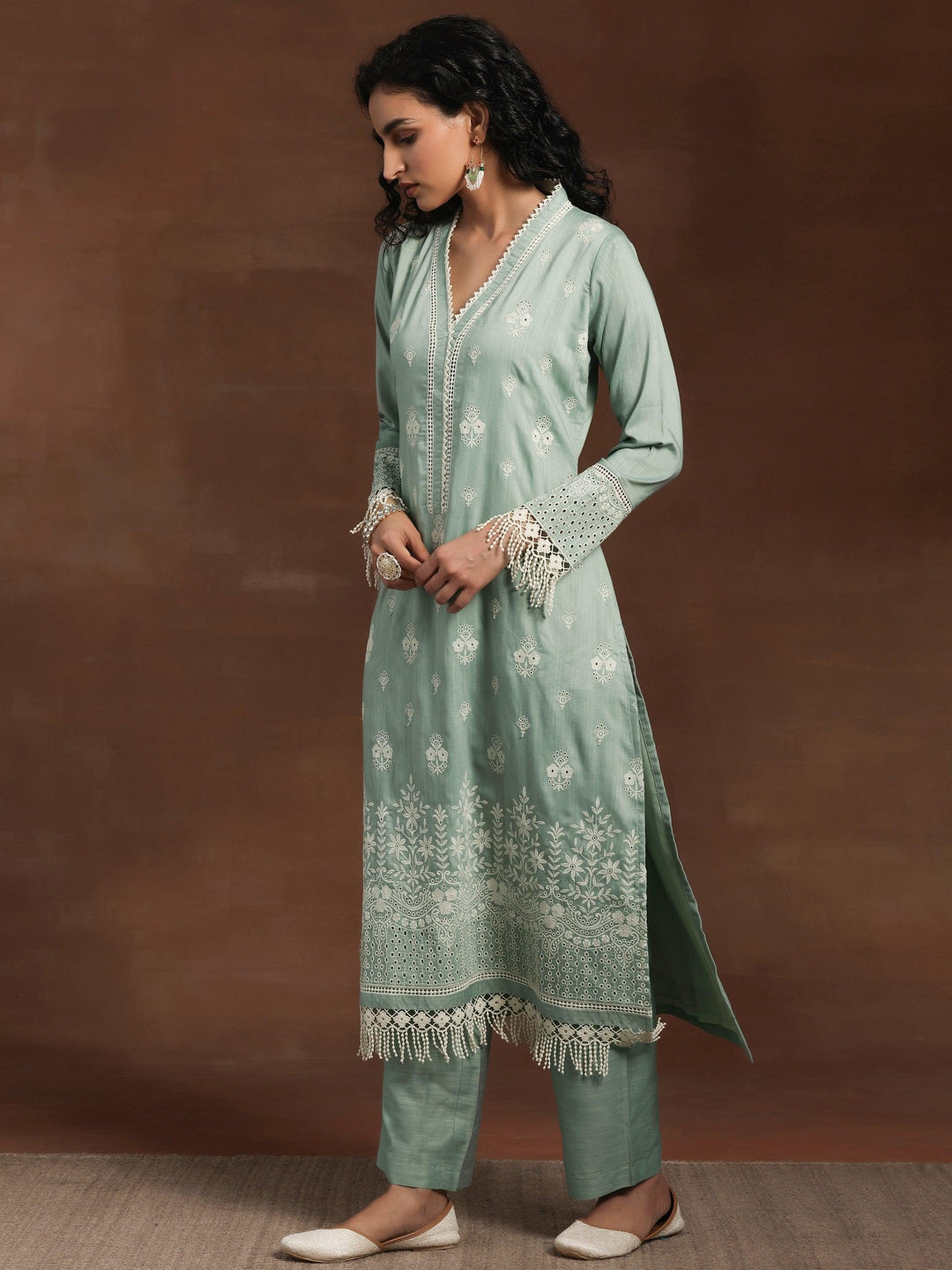 Green Embroidered Silk Blend Straight Suit With Dupatta