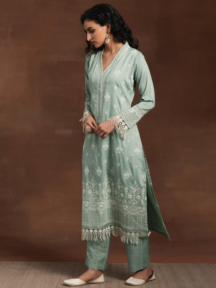 Green Embroidered Silk Blend Straight Suit With Dupatta