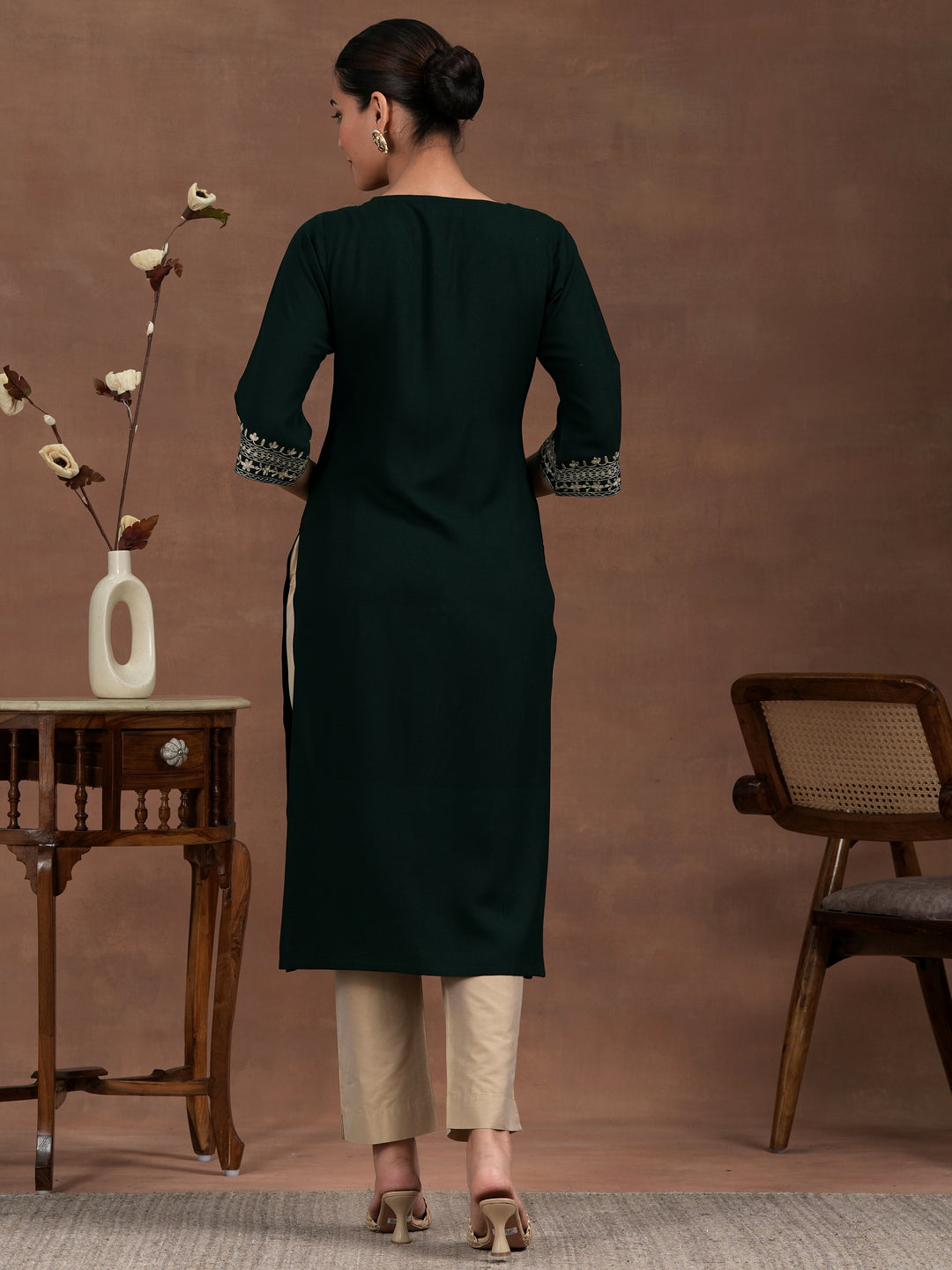 Green Embroidered Rayon Straight Kurta