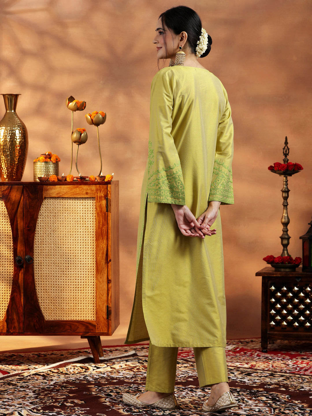 Green Embroidered Silk Blend Straight Kurta Set